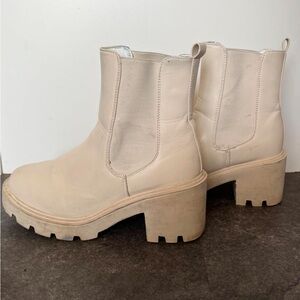 Cream lug sole Chelsea boots